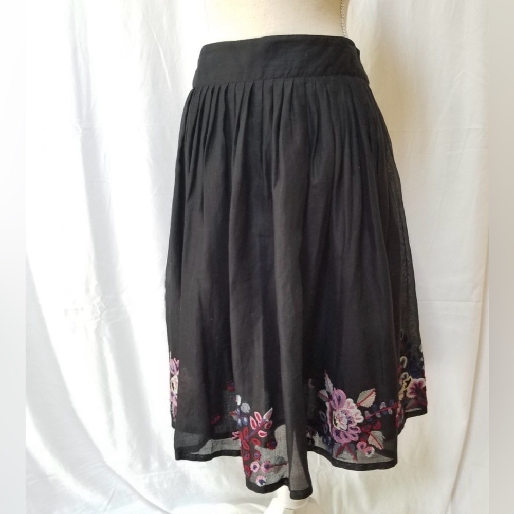 FRENCH CONNECTION Black Floral
Embroidered Skirt Size 4 Cotton